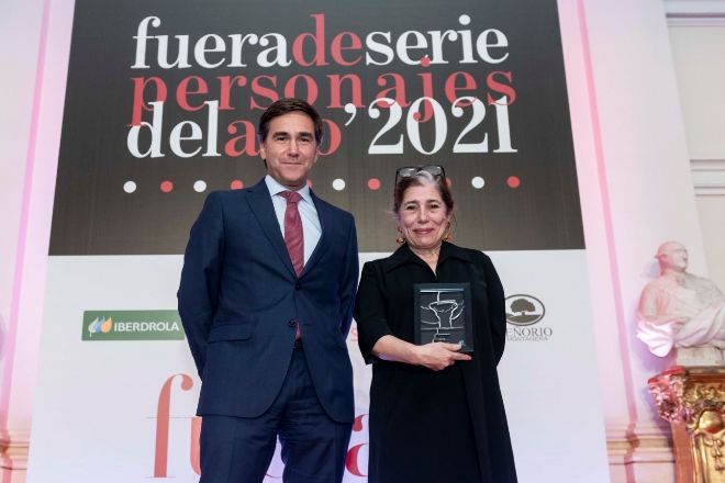 LZF receives a Character of the Year Award 2021 from Fuera de Serie magazine